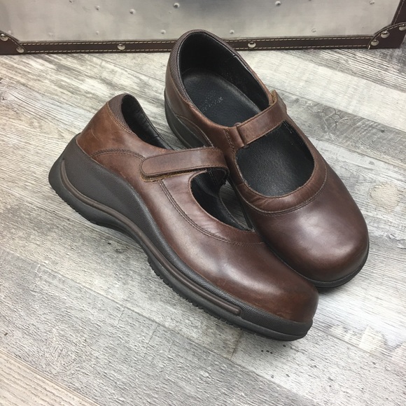 dansko slip resistant women's shoes